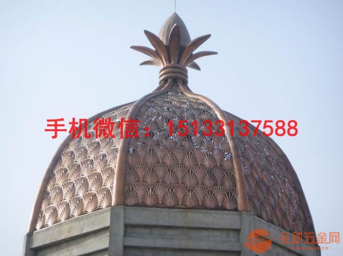 城堡顶锻铜雕塑 景观铜雕塑-人物弹钢琴雕塑 玻璃钢仿铜雕塑 景观玻璃