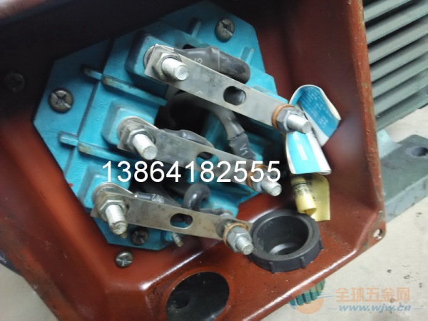 批量供应销售安徽Y2电机接线板销售乌鲁木齐Y2电机重庆Y2电机接线板安徽Y2电机接线板销售乌鲁木齐Y2电机重庆Y2电机接线板 交流三相异步电动机绕组分类 单层绕组 单层绕组就是在每个定子槽内只嵌置一个线圈有效边的绕组,因而它的线圈总数只有电机总槽数的一半。单层绕组的优点是绕组线圈数少工艺比较简单;没有层间绝缘故槽的利用率提高;单层结构不会发生相间击穿故障等。缺点则是绕组产生的电磁波形不够理想,电机的铁损和噪音都较大且起动性能也稍差,故单层绕组一般只用于小容量异步电动机中。 单层绕组按照其线