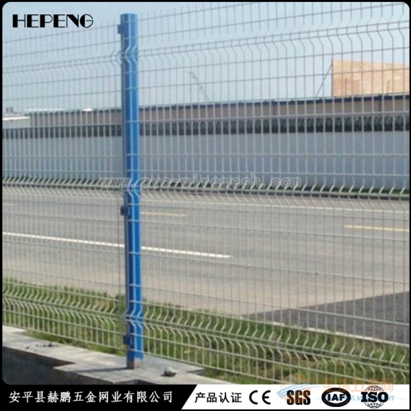 三角折弯护栏网价格 三角折弯护栏网