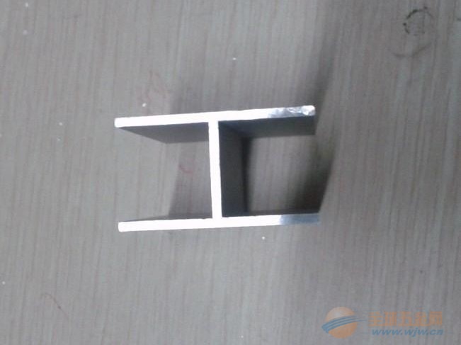 我们常年备有各种工字铝型材,可根据图纸加工定做 备有各种工字铝型材