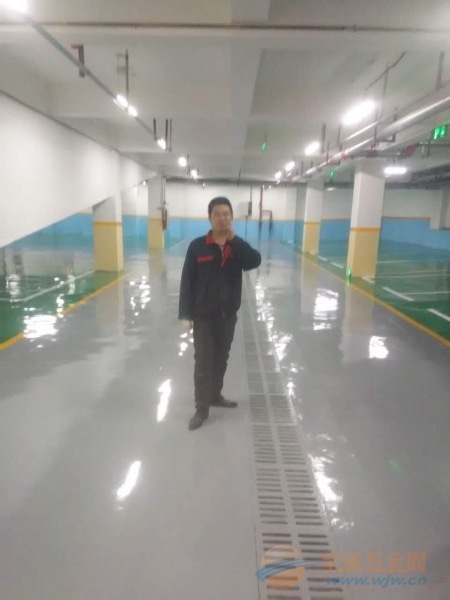 停车场止滑坡道地坪漆施工队丨销售环氧地坪漆厂家