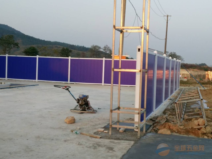 迎合城建工作武汉地铁围挡大X 铁丝网