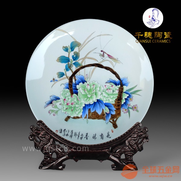 供应青釉雕刻纪念盘生产厂家 雕刻纪念盘礼品图案定制 尺寸大小 揭秘高档青釉雕刻庆典活动纪念盘