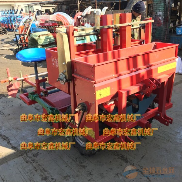 大型双行马铃薯播种机 济宁市双行土豆播种机厂家 大型双行马铃薯播种机
