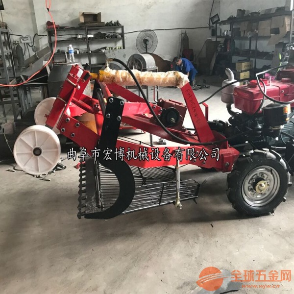 四轮驱动高效起蒜机 全自动自走大蒜收货机 石棉县 四轮驱动高效起蒜机 全自动自走大蒜收货机 石棉县