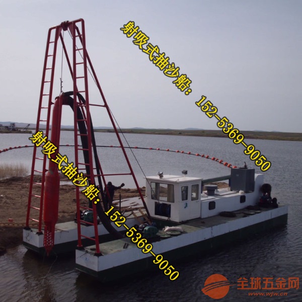 福建龙岩水电站抽沙船夜间水上作业 金盟水电站抽沙船出口型号